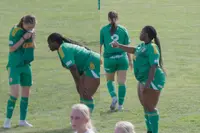 Nee, je kunt niet lachen om voormalig voetbalster Tyra Milss die al zin heeft in de derde helft