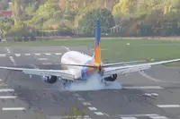 Jet2 Boeing 737 maakt wel heel spannende landing tijdens storm Boelo in Birmingham