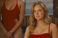 Baywatch komt terug en de eerste trailer heeft precies wat je verwacht