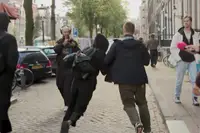 Zelfs Left Laser krijgt geen warm welkom bij woonprotest in Amsterdam