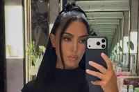Iedereen aan de kant: Kim Kardashian en haar Hermès-kaboutertasje van een ton hebben de ruimte nodig