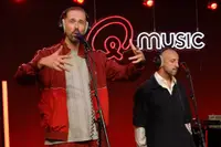 The Opposites doen 'Slapeloze Nachten' nog eens dunnetjes over en deze versie komt wel even binnen