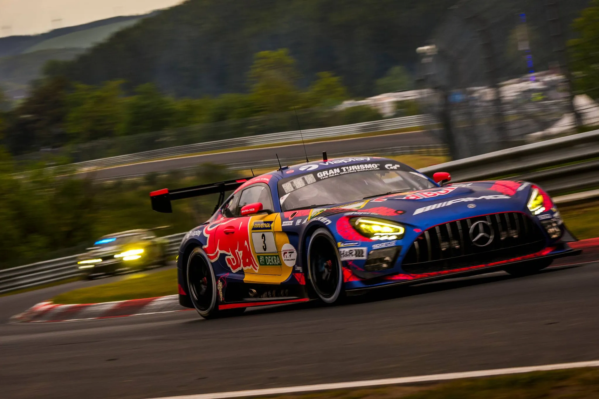LIVE | Verstappen koerst af op overwinning in 24 uur van de Nürburgring