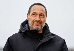 Vandaag Inside laat spraakbericht horen waarin Van 't Schip Van der Sar wijst op datalek