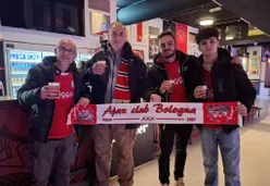 Fans over de Grens: 'Na behalen rijbewijs auto in gestapt richting Amsterdam om Ajax te zien spelen'