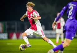 Ajax O15 en O17 boeken teleurstellende resultaten en verliezen; O19 en O16 winnen wel