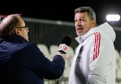 García leert Ajax-talenten beter kennen: 'Dit is het moment om het te laten zien'