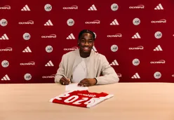 Ajax beloont Amour (18) met eerste profcontract; verdediger tekent tot medio 2028