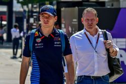 Vader Max Verstappen heeft knallende ruzie met Red Bull-teambaas: 'Kan niet zo doorgaan'
