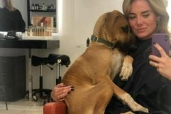 Monique Westenberg zoekt een spiritueel genezer voor haar onzekere hond