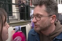 Presentator GeenStijl aangevallen door UvA-demonstranten
