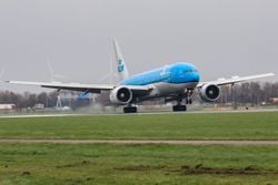 KLM-vliegtuig maakt noodlanding op Schiphol om opmerkelijke reden: 'Vreemde lucht in vliegtuig'