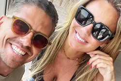 André Hazes jr. en Monique delen bizarre boodschap: "Na 11 jaar..."