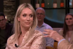 Hélène Hendriks (44) zit in een rolstoel na medische klachten
