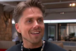 André Hazes jr. voor het eerst samen gespot op foto met nieuwe vlam