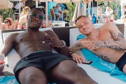 Brian Brobbey maandenlang afgeperst, aanslag op familie en vriend neergeschoten