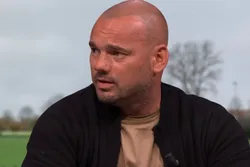 Wesley Sneijder (40) doet bizarre uitspraak over nieuwe vriendin (23)