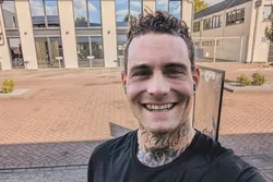 Man gearresteerd na ernstige bedreigingen Douwe Bob