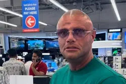 Relvlogger Alex Soze gearresteerd in Dubai