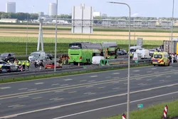 A4: Meerdere gewonden na groot ongeluk met Flixbussen