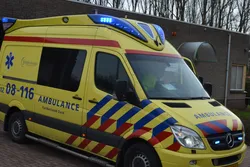 Nederlandse zangeres gewond na verkeersongeluk met politieauto
