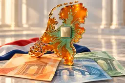 Oranje kaart van Nederland met een chip en lichtgevende techlijnen, boven gestileerde eurobiljetten en de Nederlandse vlag.