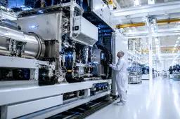 ASML-sector stuwt Nederlandse industrie naar stevige groei
