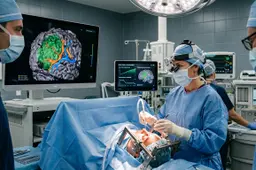 thumbnail_surgeons-save-life-with-first-