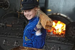 Foto meisje bij ketel nr.2