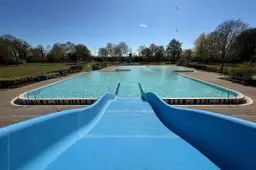 Het huidige buitenbad bij zwembad Hoornse Vaart sluit op 27 september om plaats te maken voor bouw van het nieuwe zwem- en sportcomplex