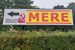Sovietiniai simboliai ant „Mere“ parduotuvės Kaune