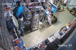„Virš naglumo“: Alytuje - triguba vagystė tiesiai prieš parduotuvės vaizdo kameras