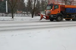Keliuose yra slidžių ruožų, būkite atsargūs