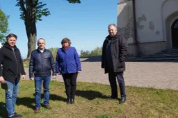 Simno bažnyčios šventoriuje iškils kryžius