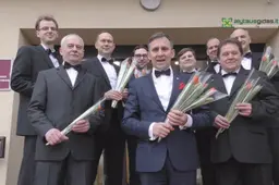 Kovo 8-ąją policininkai pradžiugino 500 moterų (VIDEO)