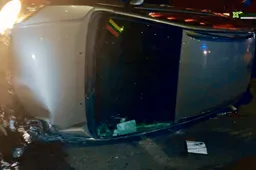 Girtas vairuotojas Alytuje apvertė taisyti paliktą „Toyotą" 