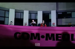 Festivalį teatralai atidarė sau nebūdingu stiliumi