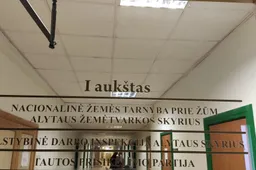 Dirbant dujiniu metalo pjūklu vyko sprogimas