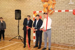 Duris atvėrė renovuota Daugų gimnazijos sporto salė