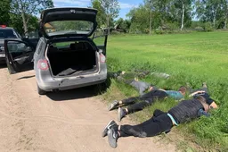 Į areštinę sugrūdo aštuonis su rūkalų kontrabanda siejamus asmenis, vieną teko traukti iš bagažinės