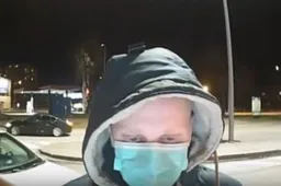 Ieškomas kameromis užfiksuotas vyras, veidą prisidengęs apsaugine kauke