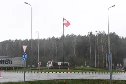 Prie dviejų įvažiavimo kelių – Alytaus vėliavos