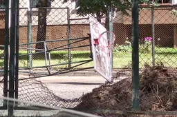 Vietoj krepšinio – automobilių aikštelė