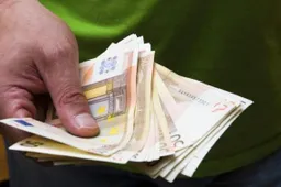 Pavogė tūkstančius: iš spintos, per elektroninę erdvę