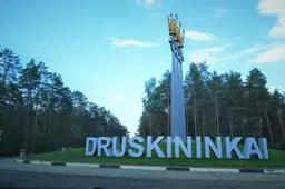 „Ačiū“ turas: tūkstančiai prekių po 1 eurą ir... beveik pustonis nemokamų tortų