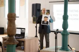 Žinomi alytiškiai rinkosi į G. Drukteinio paskaitą „Dovanų etiketas ir prasmė“