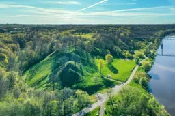 „Augc, žydėc ir mylėc“: po alytiškių meilės alėjas ir labirintus