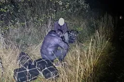 Ryšuliai buvo aptraukti plėvele, o prie jų pritvirtintos petnešos