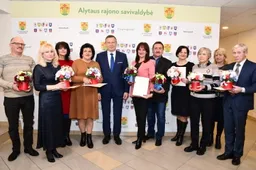 Savivaldybėje pasveikinti ir apdovanoti sukaktuvininkai