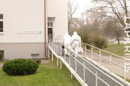 Antros bangos pikas praėjo, tačiau ribojimus švelninti reikia labai palengva